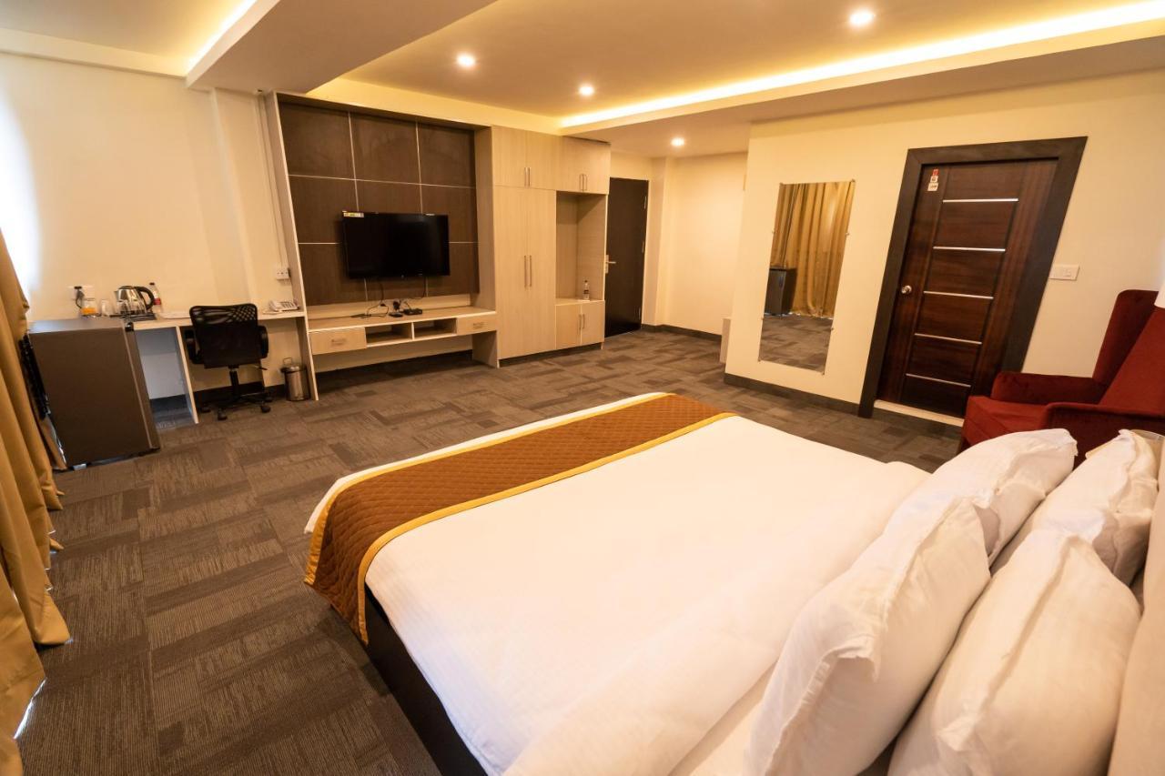 Royale Lalawi Hotel Аиджал Экстерьер фото