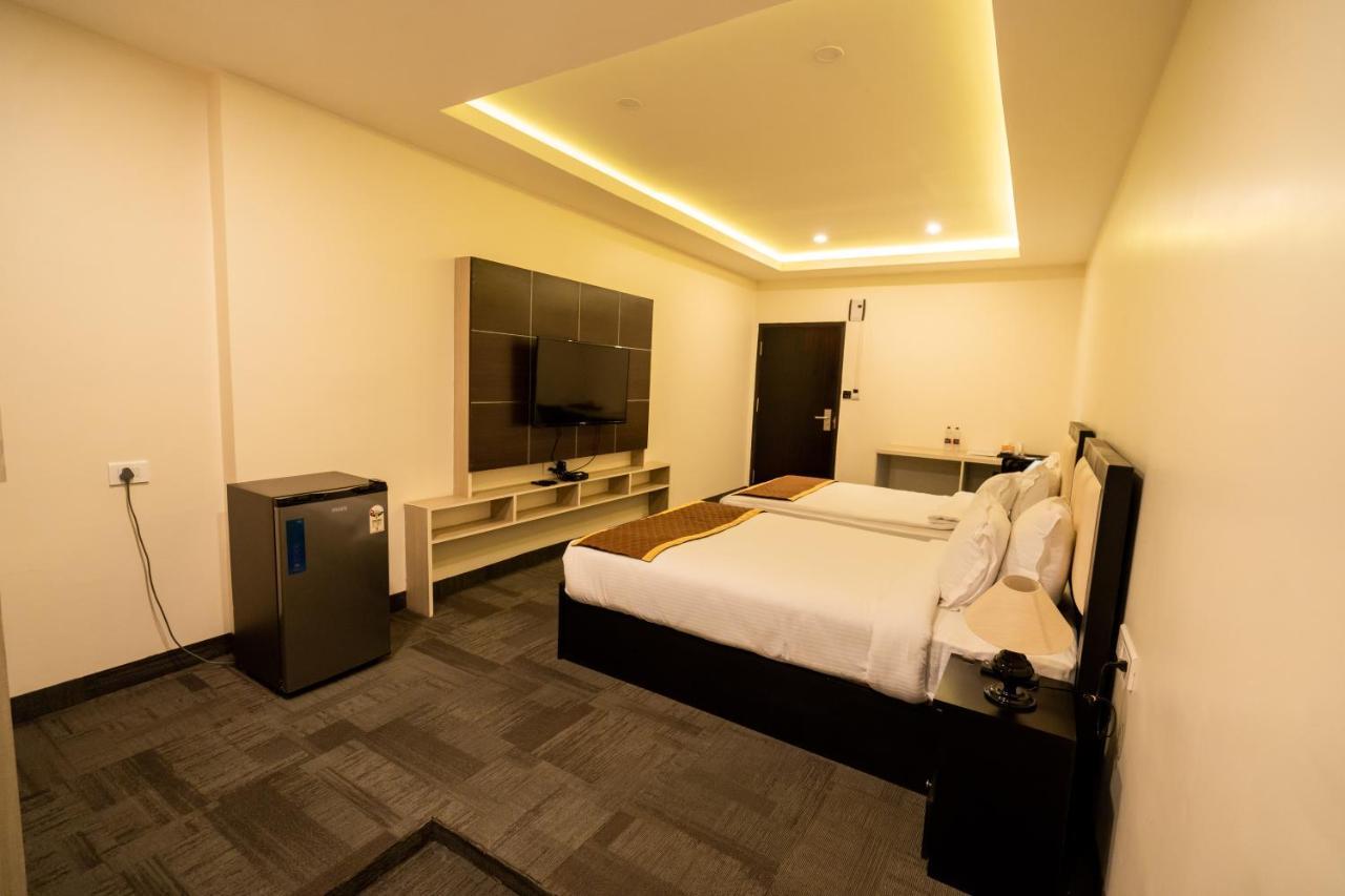 Royale Lalawi Hotel Аиджал Экстерьер фото