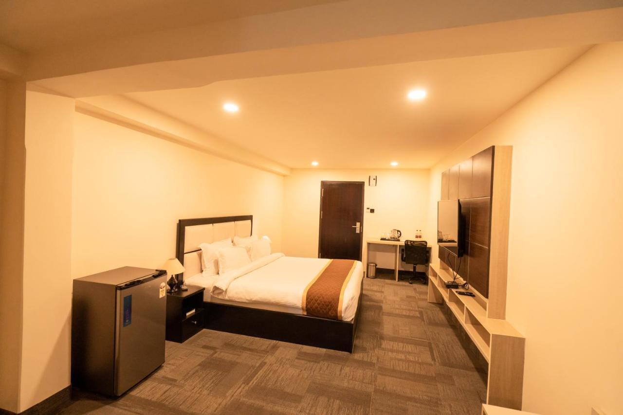 Royale Lalawi Hotel Аиджал Экстерьер фото