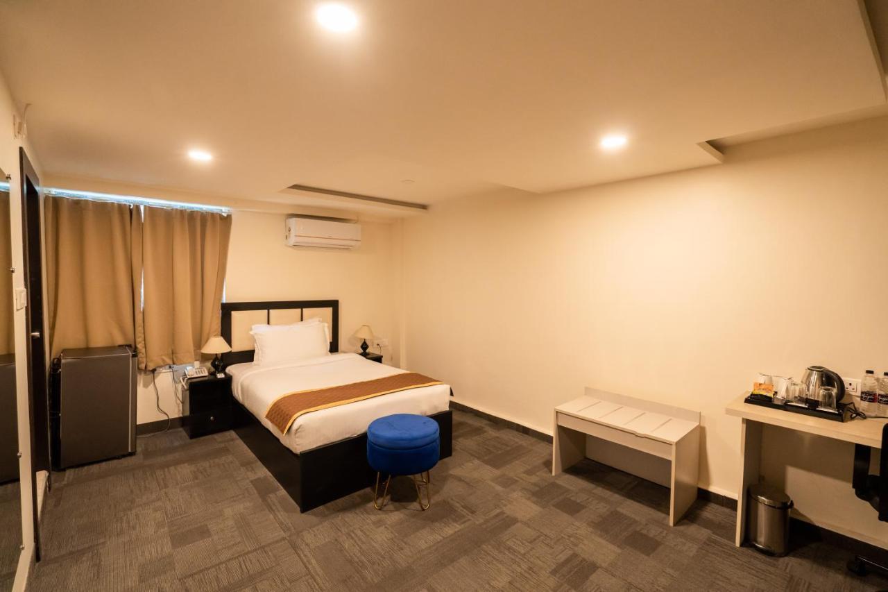 Royale Lalawi Hotel Аиджал Экстерьер фото
