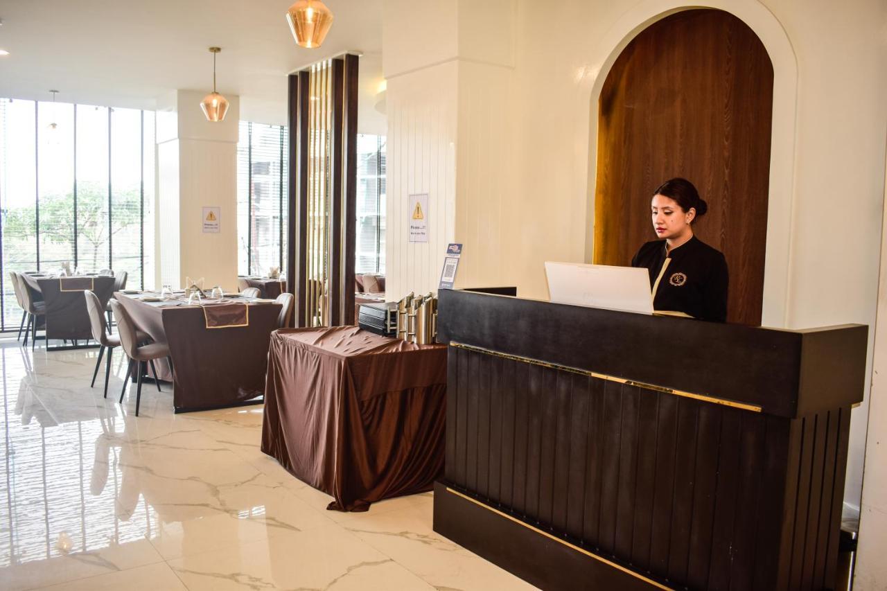 Royale Lalawi Hotel Аиджал Экстерьер фото